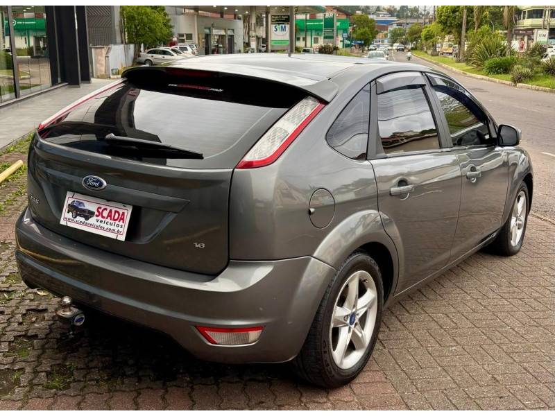 FORD - FOCUS - 2013/2013 - Cinza - R$ 35.900,00