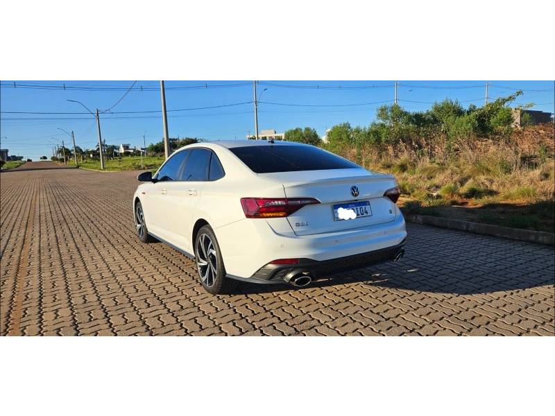 VOLKSWAGEN - JETTA - 2023/2023 - Branca - R$ 208.900,00