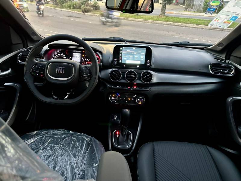 FIAT - CRONOS - 2025/2026 - Vermelha - R$ 124.990,00
