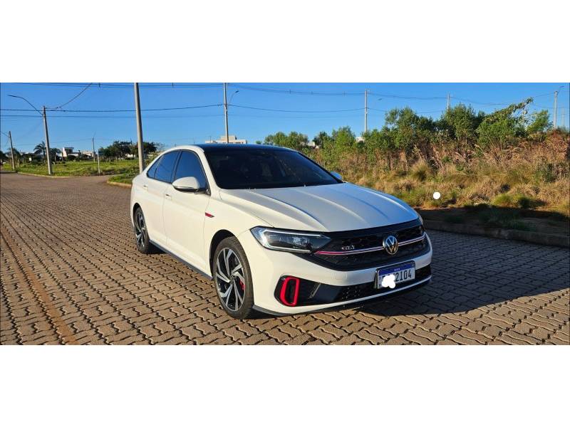 VOLKSWAGEN - JETTA - 2023/2023 - Branca - R$ 208.900,00