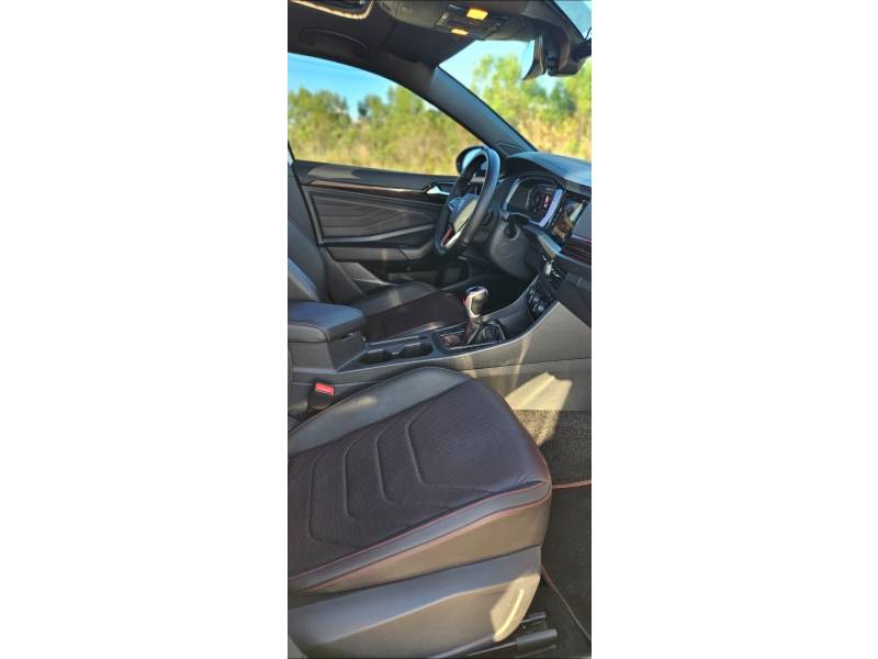 VOLKSWAGEN - JETTA - 2023/2023 - Branca - R$ 208.900,00