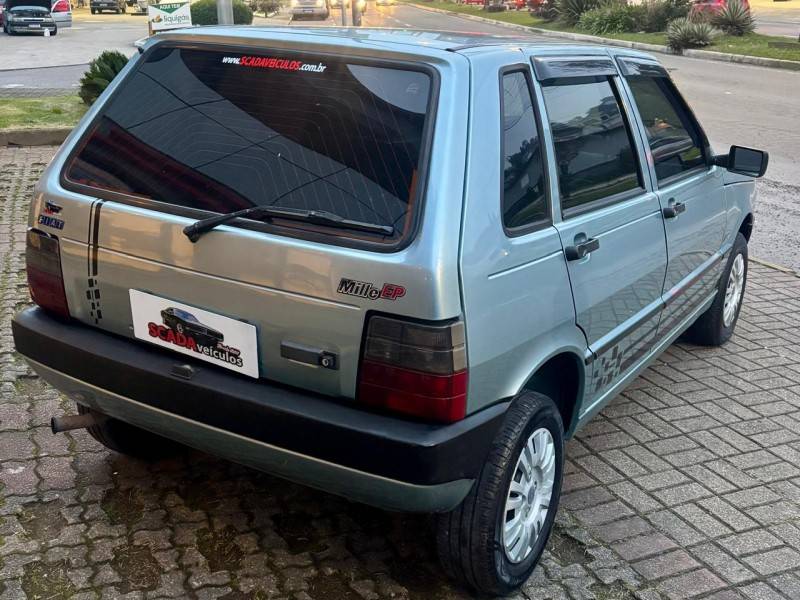 FIAT - UNO - 1995/1996 - Verde - R$ 14.900,00