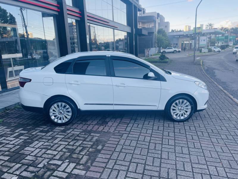 FIAT - GRAND SIENA - 2016/2016 - Branca - R$ 44.900,00