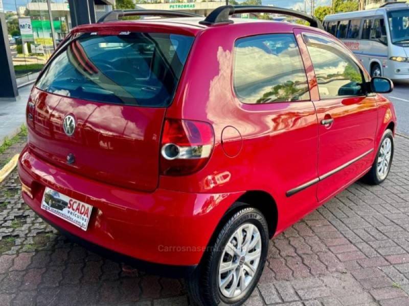 VOLKSWAGEN - FOX - 2005/2006 - Vermelha - R$ 21.900,00