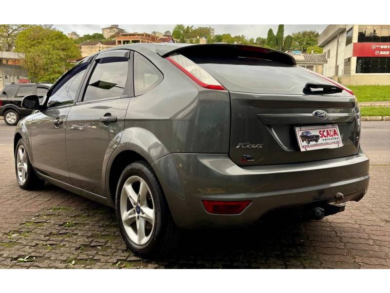 FORD - FOCUS - 2013/2013 - Cinza - R$ 35.900,00