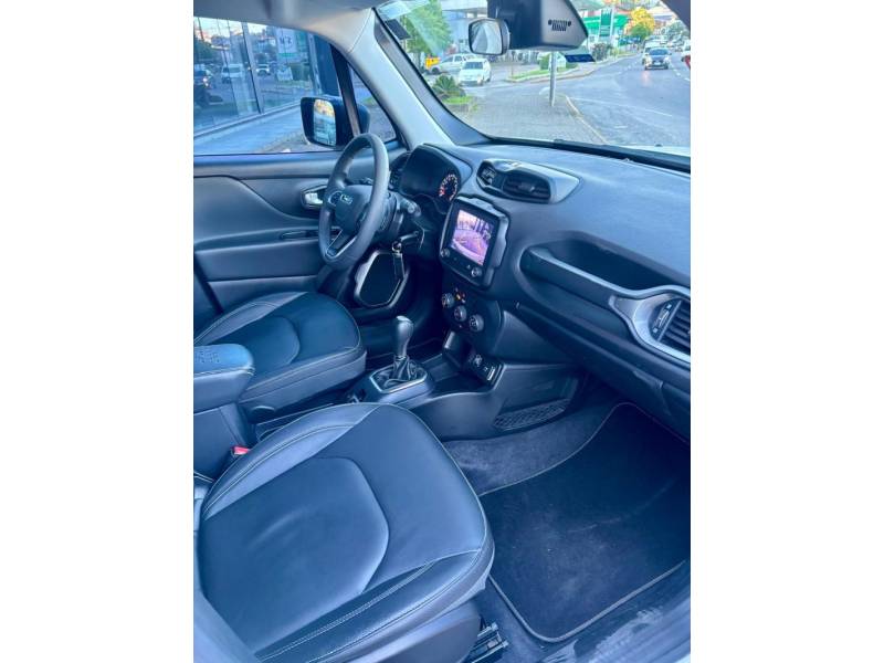 JEEP - RENEGADE - 2022/2023 - Branca - R$ 105.900,00