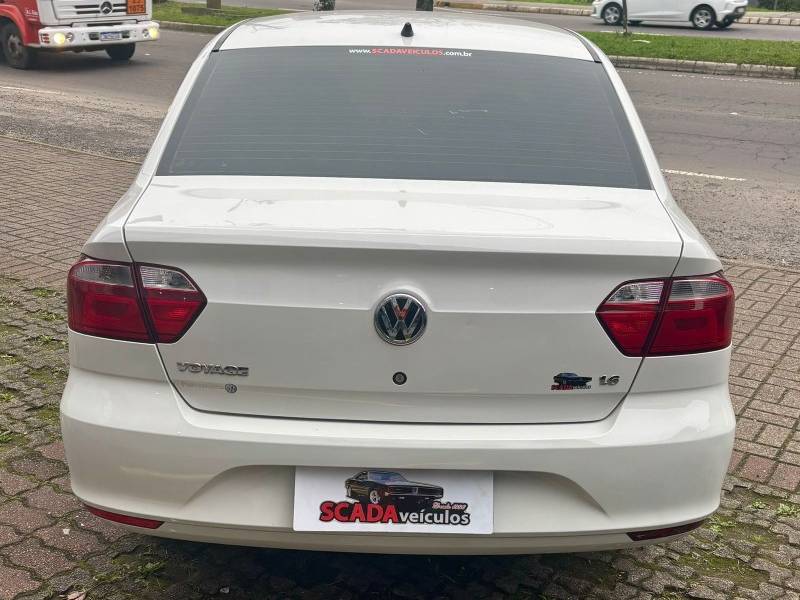 VOLKSWAGEN - VOYAGE - 2012/2013 - Branca - R$ 40.900,00