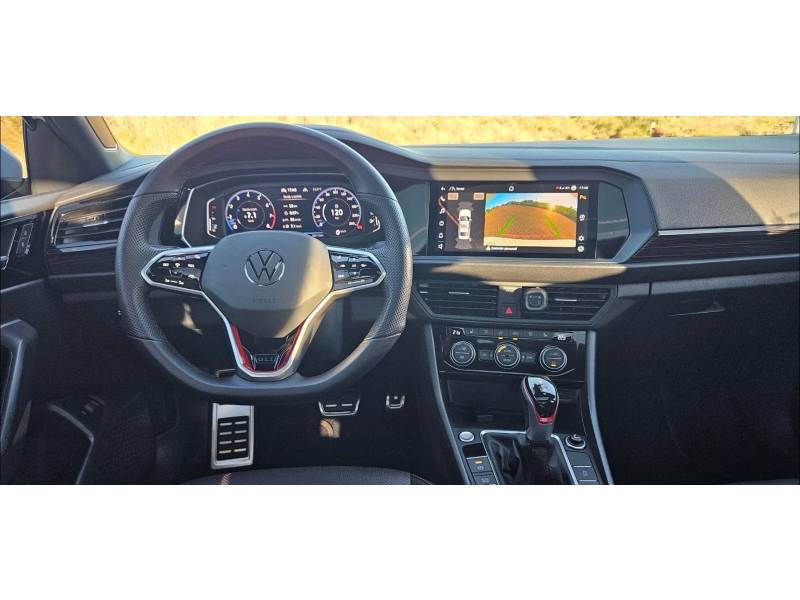 VOLKSWAGEN - JETTA - 2023/2023 - Branca - R$ 208.900,00