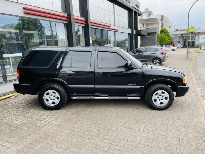 CHEVROLET - BLAZER - 1997/1998 - Preta - R$ 24.900,00