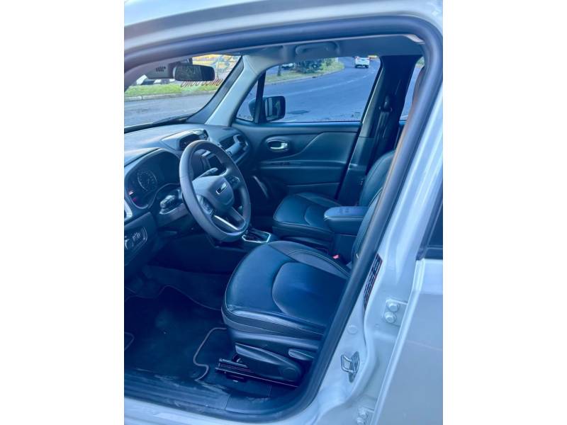 JEEP - RENEGADE - 2022/2023 - Branca - R$ 105.900,00