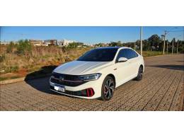 VOLKSWAGEN - JETTA - 2023/2023 - Branca - R$ 208.900,00