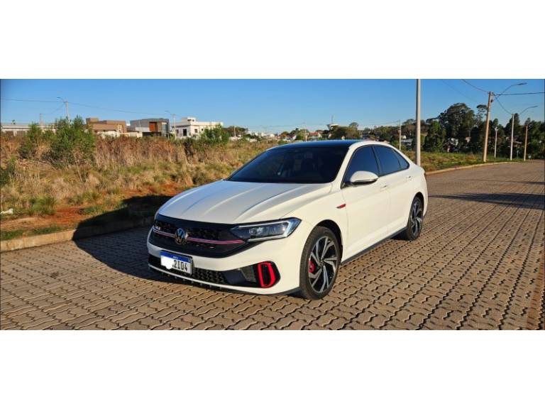 VOLKSWAGEN - JETTA - 2023/2023 - Branca - R$ 208.900,00