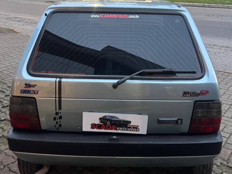 FIAT - UNO - 1995/1996 - Verde - R$ 14.900,00